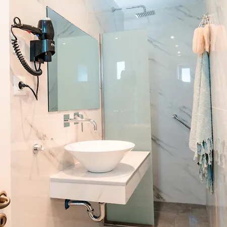 Nikis Village Aparthotel 3*