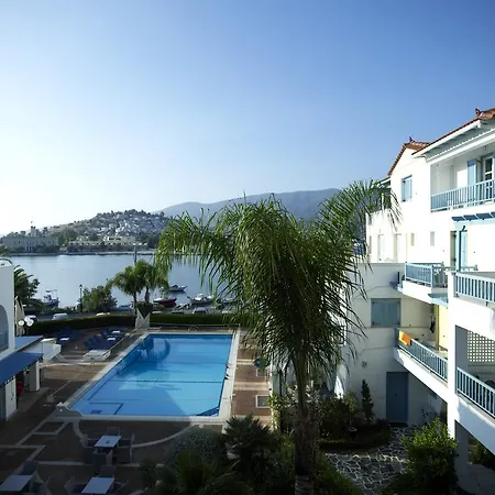 Nikis Village Aparthotel 3*